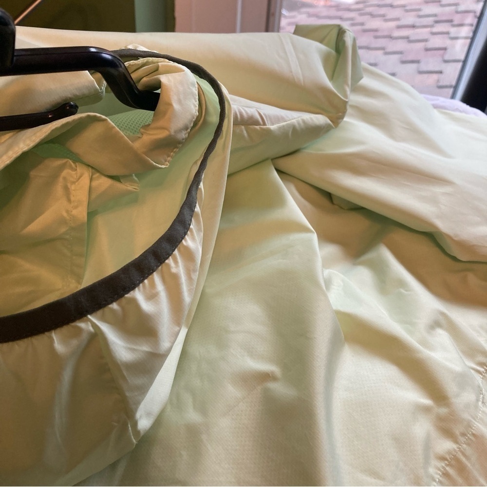 Light Green Hooded Jacket - Picture 3 of 10